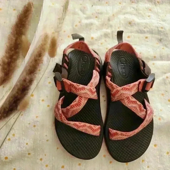 Chacos Sandals Big Kids/Youth‎ Black&Red 1Y - Picture 1 of 3